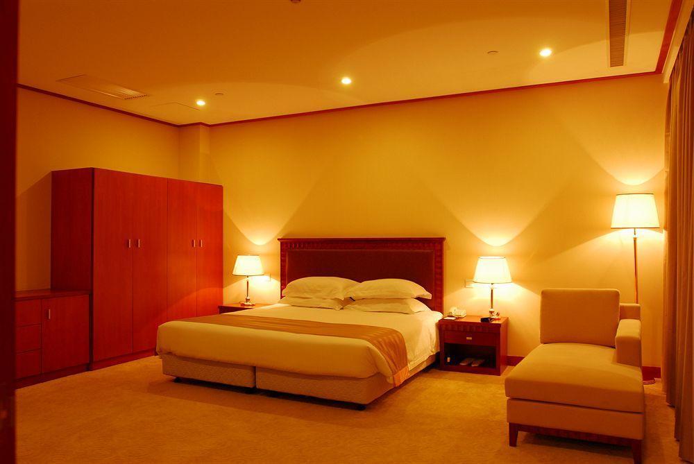 Charms Hotel เซี่ยงไฮ้ ภายนอก รูปภาพ
